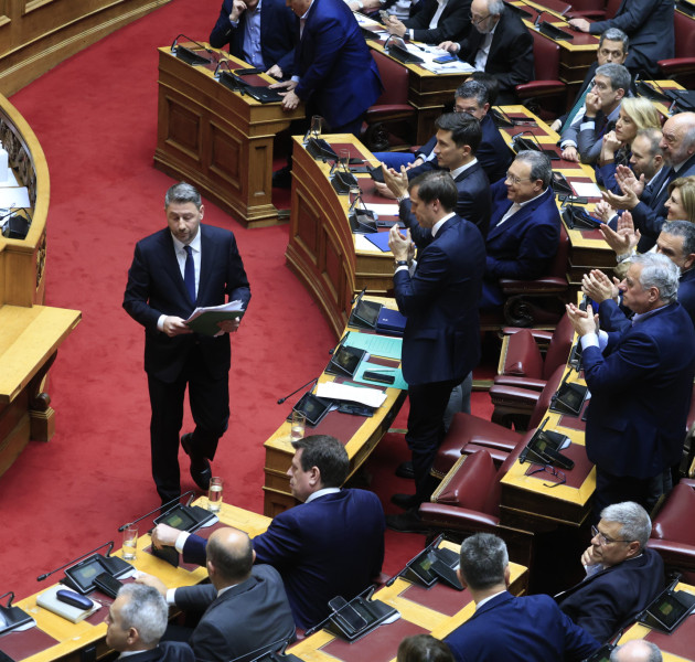 ΠΑΣΟΚ: Χαμόγελα για τη Βουλή - Περιμένουν τις δημοσκοπήσεις, προσδοκούν «αποκλεισμό» του Τσίπρα