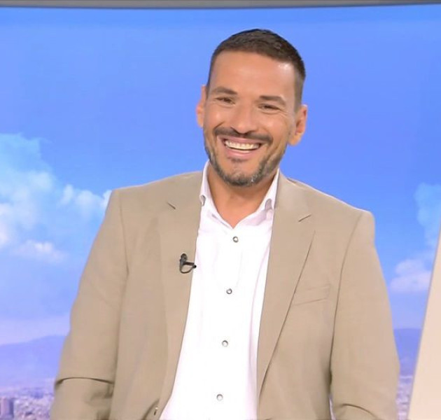 Κώστας Τσουρός: Αντίο με νέο λουκ - «Να προσέχετε ποιους έχετε δίπλα σας και τα ξαναλέμε»
