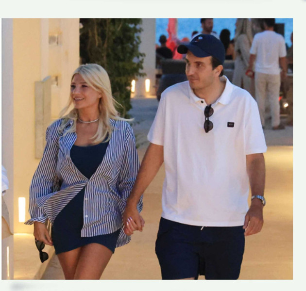 Φαίη Σκορδά – Αλέξανδρος Αθανασιάδης: Χέρι-χέρι στην Πάρο λίγο πριν από τον γάμο της Οικονομάκου