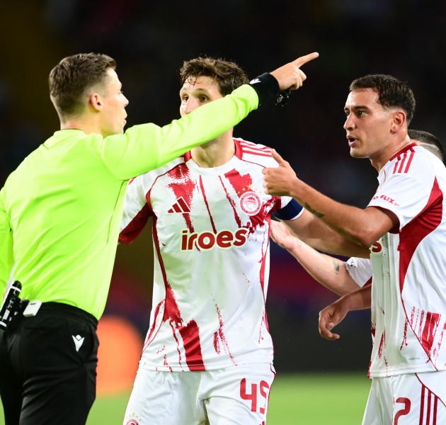 Η UEFA δικαίωσε τον Ολυμπιακό για την κόκκινη στον Έσε