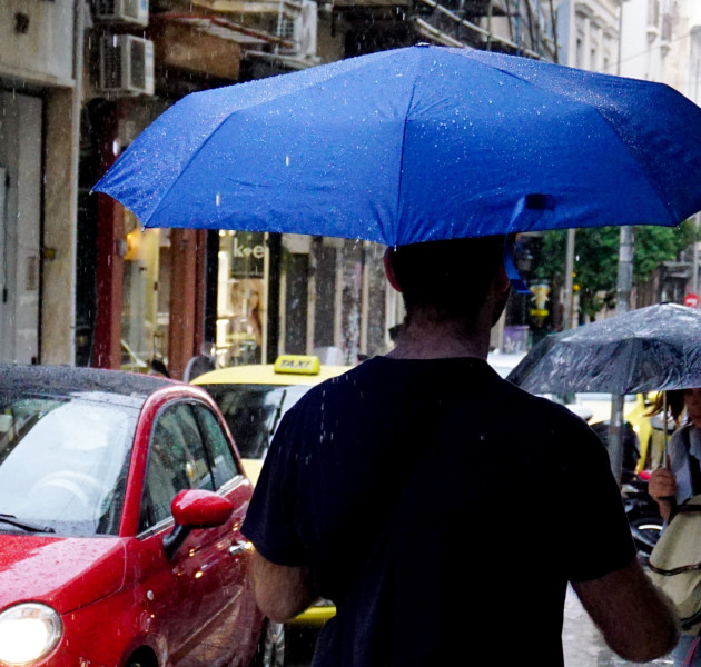 Πτώση θερμοκρασίας και βροχές από την Πέμπτη - Αναστάτωση για τη γιορτή στο Προεδρικό Μέγαρο