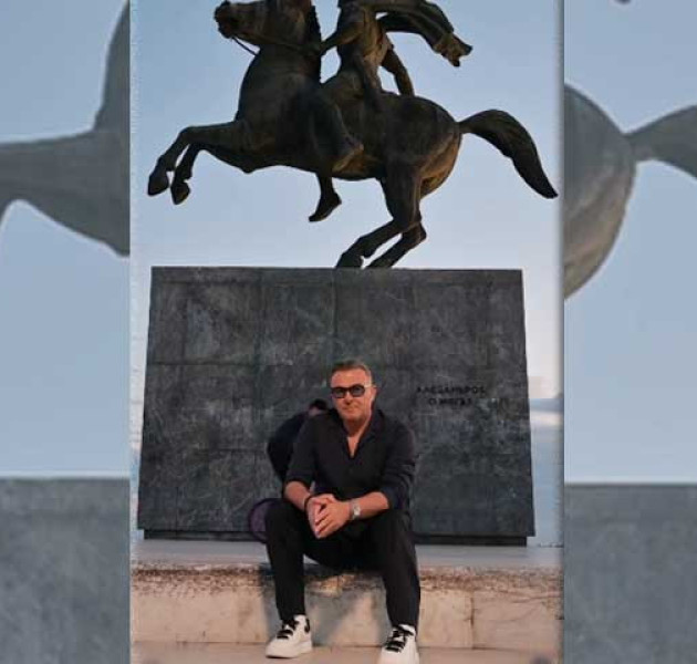 Αντώνης Ρέμος: Τι απαντά η παραγωγή μετά τις αντιδράσεις για τη σκηνή μπροστά από τον Μέγα Αλέξανδρο