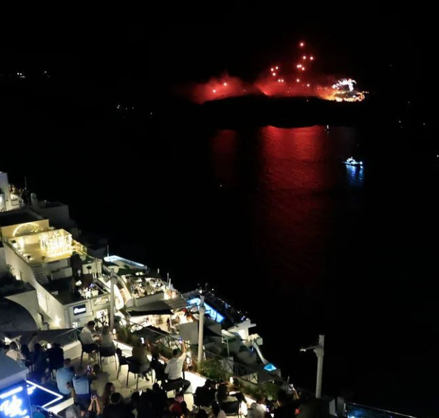 Σαντορίνη: Εντυπωσιακό βίντεο και εικόνες από την αναπαράσταση της έκρηξης του ηφαιστείου