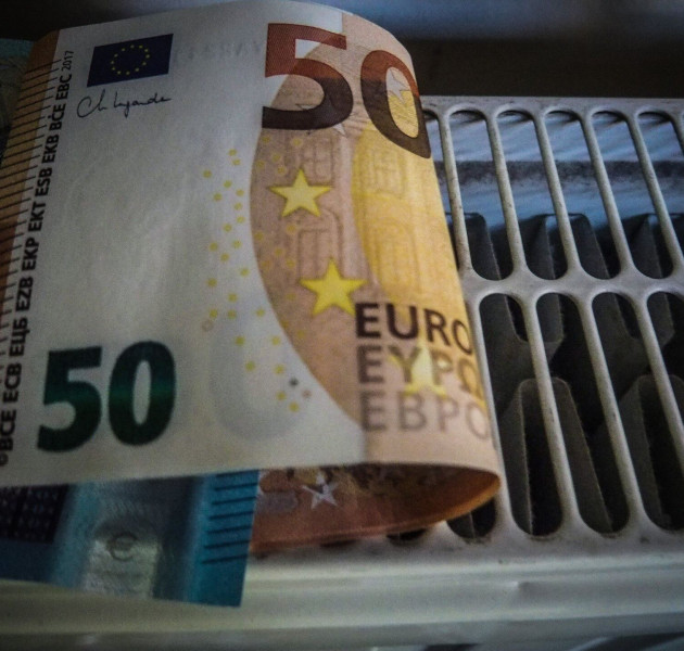 Καύσιμα: Σοκ στην τσέπη – 2,10€ η βενζίνη, «φωτιά» στο πετρέλαιο θέρμανσης, εξετάζει μέτρα η κυβέρνηση