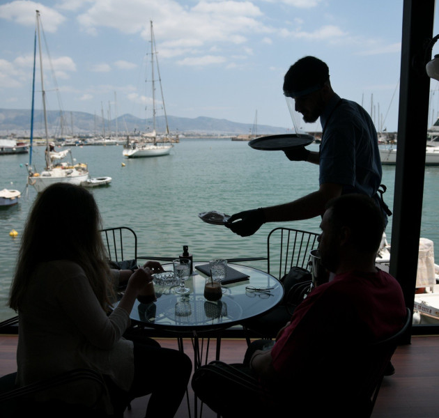 Συλλογικές συμβάσεις: Οι κλάδοι που μπαίνουν σε τροχιά αυξήσεων-Το σχέδιο για μισθούς έως 1.500 ευρώ