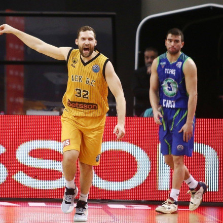 ΑΕΚ - Τόφας 73-70