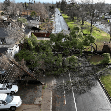 Καλιφόρνια: Νεκροί 12 άνθρωποι από καταρρακτώδεις βροχές και ανεμοθύελλες