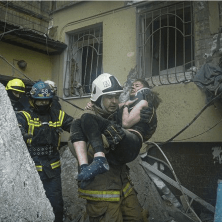 Ζελένσκι: Ζητά επίσπευση της στρατιωτικής βοήθειας προς την Ουκρανία - Μετράνε νεκρούς στη Ντνίπρο