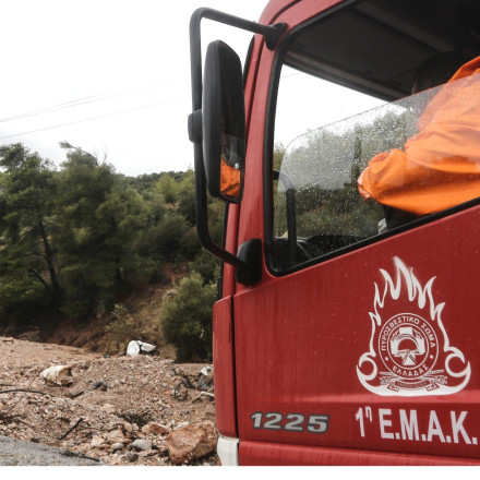Φυλή: Άνδρας έπεσε σε χαράδρα - Μεγάλη επιχείρηση της Πυροσβεστικής