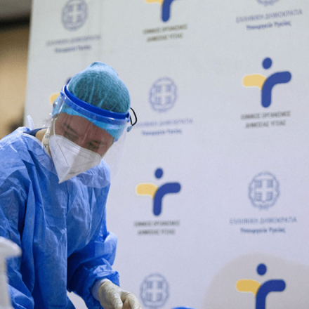 ΕΟΔΥ: 168 θάνατοι από κορονοϊό και 153 διασωληνωμένοι – Tα κρούσματα γρίπης