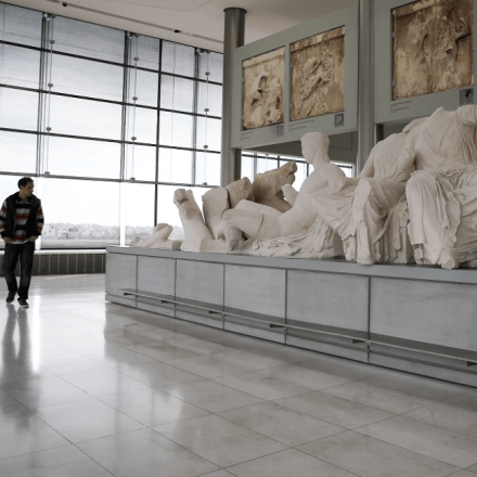 Γλυπτά Παρθενώνα: Παραλήρημα Bρετανού ιστορικού για την επιστροφή στην Ελλάδα