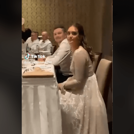 Αυστραλία: Γαμπρός έβλεπε αγώνα κατά τη διάρκεια του γάμου του και έγινε viral στο TikTok