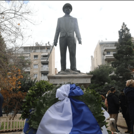Ίμια: Μνημόσυνο για τον αντιναύαρχο Παναγιώτη Βλαχάκο στον Πειραιά