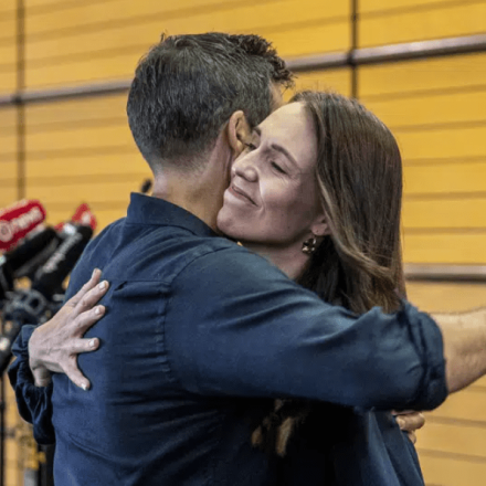 Jacinda Ardern: «Τώρα θα παντρευτώ επιτέλους» - Η πολιτικός πρότυπο της Νέας Ζηλανδίας [vid+pics]