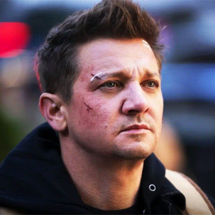Jeremy Renner: Προσπάθησε να βοηθήσει ακινητοποιημένο όχημα - Έτσι έγινε το ατύχημα