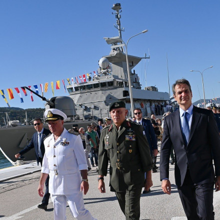 ΣΥΡΙΖΑ για Μητσοτάκη: Παρακολουθούσε τον Φλώρο λόγω εθνικής ασφάλειας ή για τα δισ. των εξοπλιστικών;