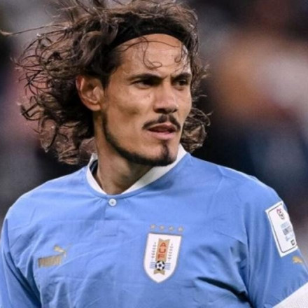 Καβάνι: «Αν με τιμωρείτε επειδή χτύπησα το VAR, τότε θα πρέπει να βάλετε φυλακή τον διαιτητή»