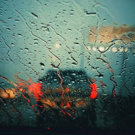 Κακοκαιρία: Ασφαλής οδήγηση στη βροχή - Τι πρέπει να κάνεις