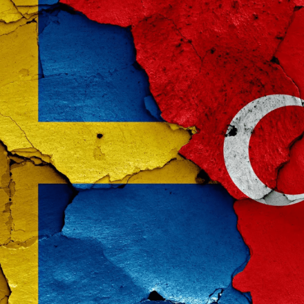 Διπλωματικό επεισόδιο Σουηδίας - Τουρκίας: Κούρδοι κρέμασαν ομοίωμα του Ερντογάν στη Στοκχόλμη