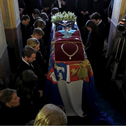 Ταφή Τέως Βασιλιά Κωνσταντίνου: Κόσμος συγκεντρώνεται στο Τατόι - Ισχυρά μέτρα ασφαλείας [vid]