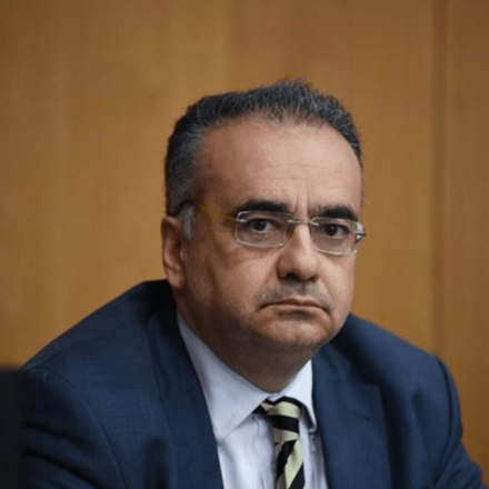 Βερβεσός κατά Άδωνι – «Άλλοι πρέπει να χτυπάνε το κεφάλι τους στον τοίχο»