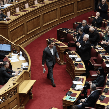 ΣΥΡΙΖΑ: Η κυβέρνηση κουρέλιασε τον Κανονισμό της Βουλής