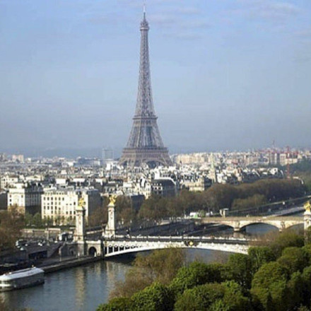 Γαλλία: Εκκενώθηκε ο Πύργος του Αιφελ και η γύρω περιοχή μετά από απειλή για τοποθέτηση βόμβας