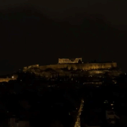 Η φωτιά στην Φυλή «έκρυψε» την Ακρόπολη σε σύννεφο καπνού - Το βίντεο που έγινε viral