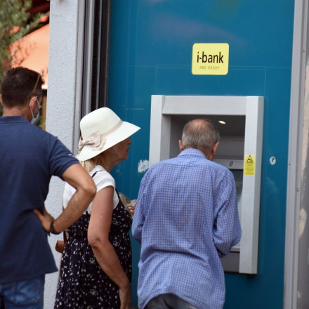 Μπαράζ πληρωμών από ΕΦΚΑ και ΔΥΠΑ: Ποιοι πάνε... ταμείο μέχρι τις 27 Σεπτεμβρίου