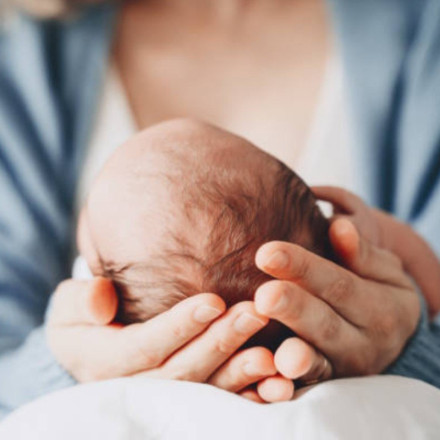 Κύκλωμα εμπορίας βρεφών στα Χανιά: Μαζικές προσφυγές στην Δικαιοσύνη από ζευγάρια - Διεκδικούν νεογνά με εξέταση DNA [vid]