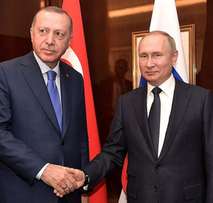 Σότσι: Συνάντηση Ερντογάν με Πούτιν για τα σιτηρά