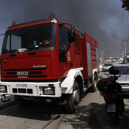 Φωτιά στον Ασπρόπυργο: Μήνυμα από το 112 για εκκένωση του Σοφού προς την Αττική Οδό