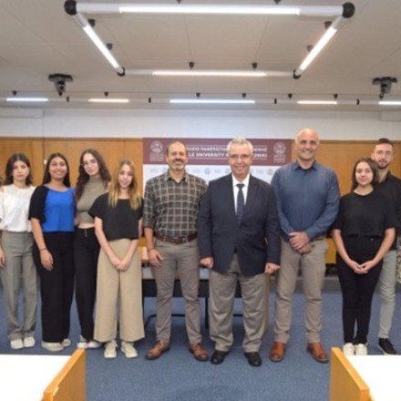 Euphoresis: Φοιτητές από το Αριστοτέλειο σχεδίασαν τζελ που θα δίνει ζωή σε καμένες εκτάσεις