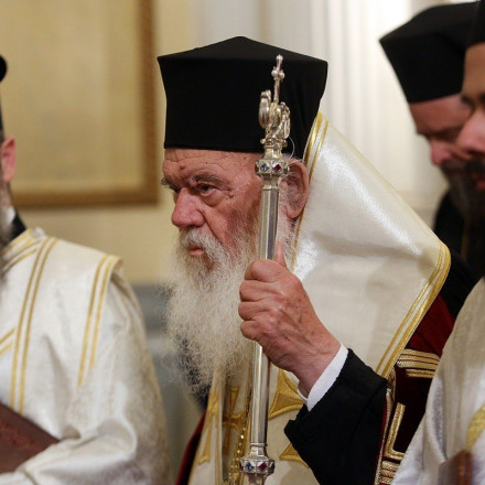 Παρέμβαση Ιερώνυμου για νέες ταυτότητες: Να μην αντιδρούμε παρορμητικά