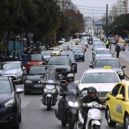 Κίνηση στους δρόμους: Κυκλοφοριακό χάος στον Κηφισό – Προβλήματα σε Κατεχάκη και Κηφισίας
