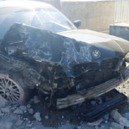 Κως: Φοβάται να βγει από το σπίτι του – Μέσα σε 30 χρόνια 21 οχήματα «καρφώθηκαν» στην αυλή του [vid]