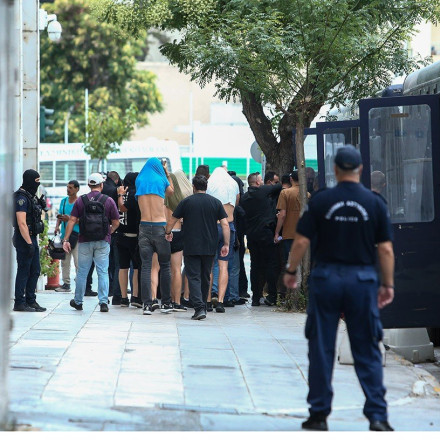 Νέα Φιλαδέλφεια: 10 ακόμη υπόπτους αναζητεί η ΕΛ.ΑΣ. - Μπλόκο στα social και στα κινητά τους