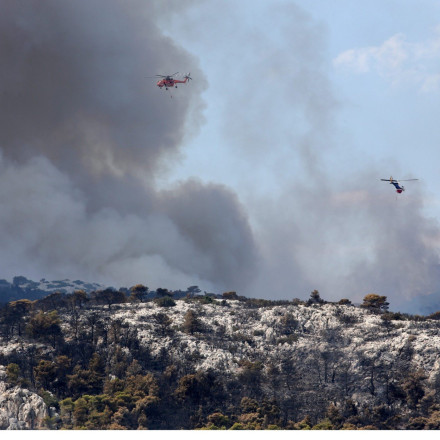 Πάρνηθα: Σε ύφεση η φωτιά - Ρίψεις με επιβραδυντικό υγρό μέχρι την τελευταία στιγμή [vid]