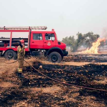 Φωτιά στην Κύθνο: Μήνυμα του 112 για εκκένωση - Απεγκλωβισμός 20 ατόμων από ιδιωτικά σκάφη