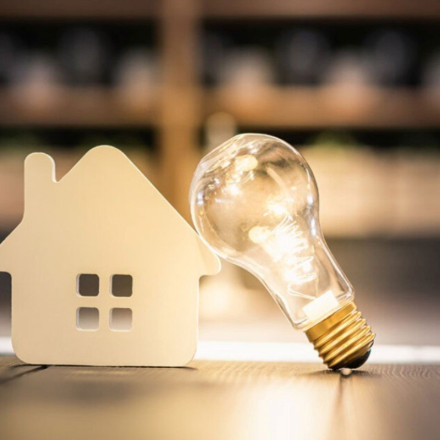 ΥΠΕΝ: Συνέχιση των μέτρων στήριξης στους λογαριασμούς ρεύματος τον Σεπτέβριο με αυξημένα ποσά