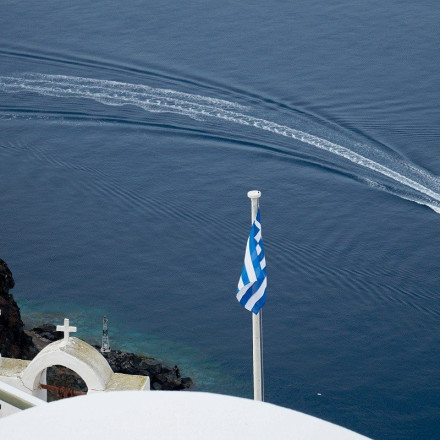 Σαντορίνη: Σπείρα λήστευε τουρίστες στο νησί – Χειροπέδες σε 3 άτομα