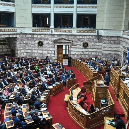 Τελικά ποιος είναι ο μισθός των βουλευτών; Η Έλενα Ακρίτα έδωσε στη δημοσιότητα την αποζημίωση της