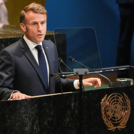 Το «καρφί» Μακρόν σε Τραμπ: «Η κλιματική αλλαγή δεν είναι θέμα αντίληψης- η επιστήμη είναι σαφής»