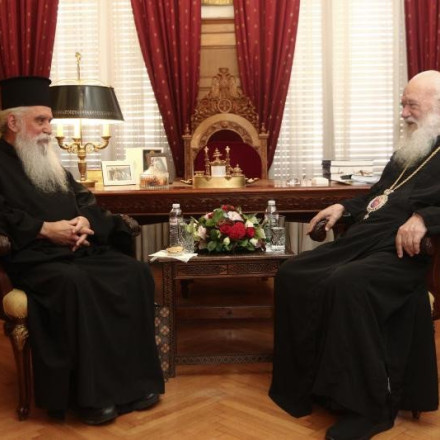 Συνάντηση Ιερώνυμου με τον νέο Αρχιεπίσκοπο Σινά: Μήνυμα ενότητας και στήριξης στη Σιναϊτική Αδελφότητα