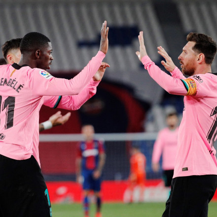 Ουσμάν Ντεμπελέ: Ο Μέσι «υποκλίθηκε» στον πρώην συμπαίκτη του για την κατάκτηση της Χρυσής Μπάλας