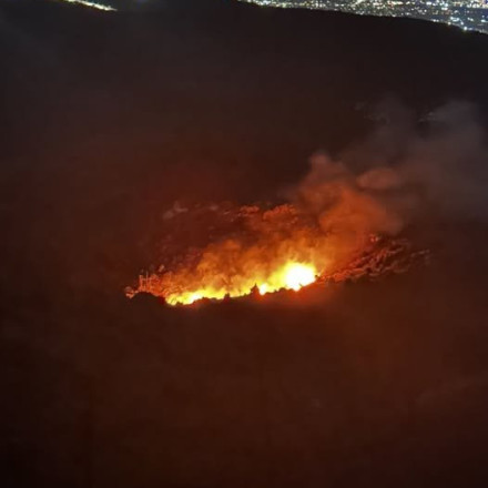Οριοθετημένη η φωτιά στην Πάρνηθα - Κινητοποιήθηκαν ισχυρές δυνάμεις της Πυροσβεστικής