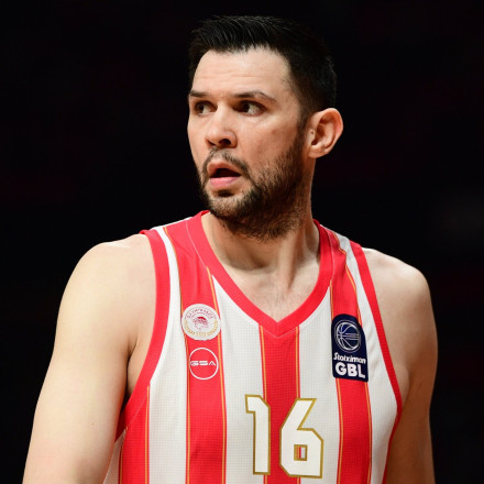 Παράδειγμα προς μίμηση: Ο Κώστας Παπανικολάου βοήθησε τα παιδιά της γυναίκας που ενεπλάκη σε τροχαίο