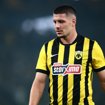 Αλλάζει η φανέλα της ΑΕΚ: Αφαιρείται το κόκκινο από τον χορηγό και γίνεται καθαρά «κιτρινόμαυρη»