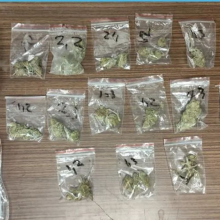 Χειροπέδες σε ανήλικο για κατοχή και διακίνηση ναρκωτικών - Συνελήφθη και η μητέρα του