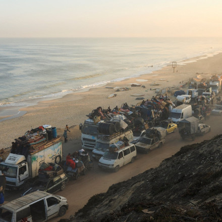 «Κόλαση επί γης» η Γάζα: Συνεχίζονται τα «καραβάνια απελπισίας» ενώ ο ισραηλινός στρατός προελαύνει